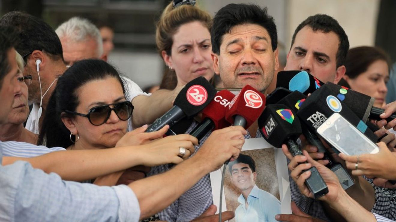 Un tânăr a fost omorât în bătaie de 11 rugbiști! Reacția mamei victimei este tulburătoare: "Un grup de criminali mi-a luat fiul"