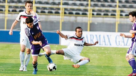 „Gazați" la pauză