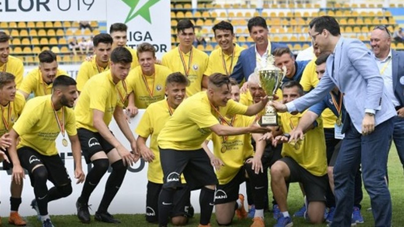 Viitorul a zdrobit-o pe Dinamo, e noua campioană de la Under 19 și Hagi își va măsura forțele cu marile echipe ale Europei în Youth League. Noua senzație a "Regelui" a strălucit. Cât s-a terminat meciul în care constănțenii conduceau doar cu 1-0 la pauză