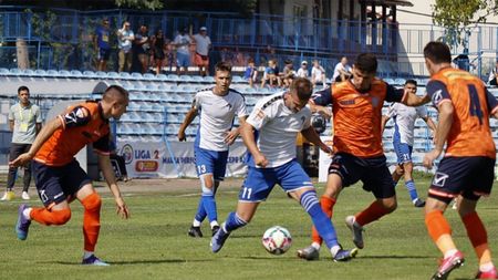 VIDEO | Viciere de rezultat? Decizii controversate luate de arbitrul Cătălin Buși în Unirea Dej - Poli Iași: penalty după o simulare de amatori și un roșu contestat. Cum au reacționat antrenorii