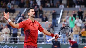 Novak Djokovic e din ce în ce mai vulnerabil: s-a calificat după un meci de 4 ore şi 32 de minute în optimile de finală Roland Garros