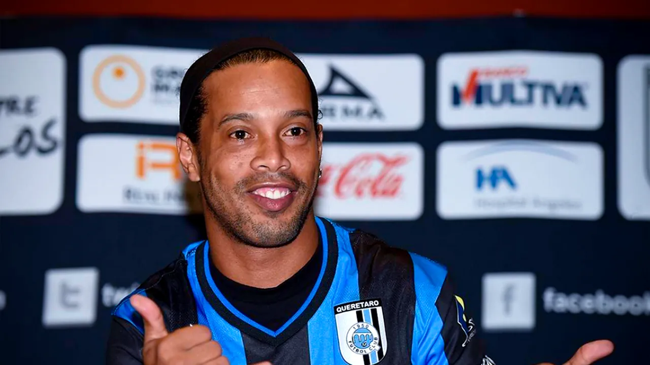 Ronaldinho, la prezentarea oficială de la Queretaro: 