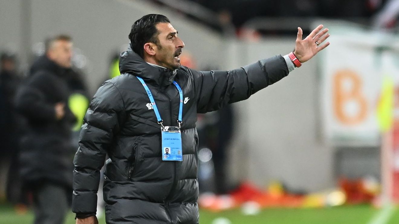 Inventivitatea galeriei lui Dinamo: ar fi adus translator de limba greacă pentru a-l înjura mai bine pe Elias Charalambous!