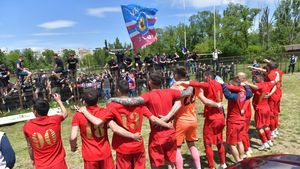 Fotbalistul specialist în promovări și-a schimbat radical look-ul! „Colegii de la Steaua mi-au dat barba jos" | EXCLUSIV
