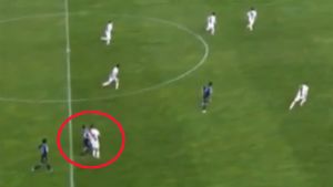 Răzvan Raț, eliminat după ce a lovit un adversar cu capul în plină figură