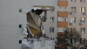 Cine a copilărit în blocul demolat de explozia din Rahova! Un celebru milionar a făcut liceul la Bolintineanu: „E nenorocire mare acolo”