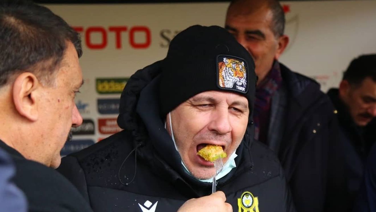 Marius Șumudică a fost „îndopat" cu baclavale de fanii lui Malatyaspor! „Ar fi o onoare să am paşaport turcesc"