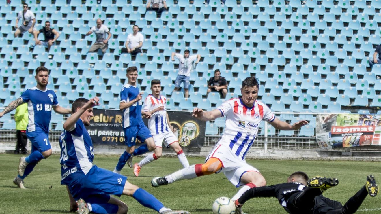 Cu buldozerul la meci! Imaginea zilei vine de la Dacia Unirea Brăila - Oțelul Galați! Cum au urmărit partida niște suporteri inventivi | FOTO