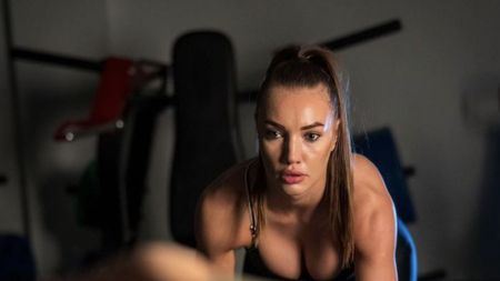 Sărăcia fostei jucătoare din naționala României: „Mâncam margarină cu slănină. Nu ne permiteam un covrig”. Tatăl ei a lucrat pe mașina de gunoi, iar mama ei era casnică