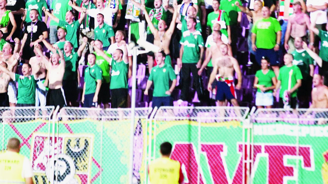 Tricoul verde de acasă!** Rapidiștii au avut 5.000 de fani, însă galeria "verzilor" polonezi a dat o lecție de devotament