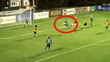 Golul finalului de săptămână. **VIDEO GENIAL: Așa ceva îți iese o dată în viață: a înscris la debutul pentru noua echipă prin "lovitura scorpionului"