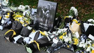 Filmul șocant al ultimelor zile ale vieții lui Aaron Boupendza. Se droga cu gaz ilariant, a leșinat după antrenament și și-a lovit fratele cu cotul: „Am încercat de 4 ori să-l opresc să sară. Dintr-o dată s-a aruncat”