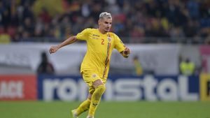 Romario Benzar s-a despărțit de Farul și e noul fundaș dreapta al lui Laszlo Balint: „Când eram mic ţineam cu Dinamo şi cu UTA Arad!”