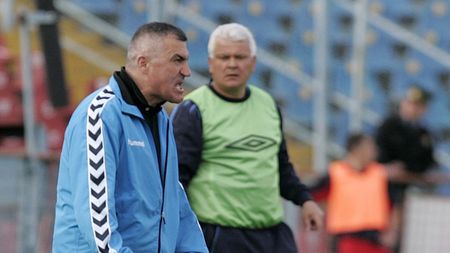 Negru, Frunză și Croitoru, legitimați la Poli Iași