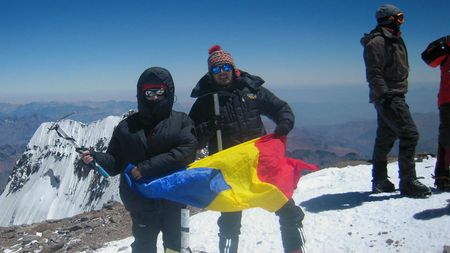 Performanță specială: Ciprian Pătrașcu a cucerit Vârful Vinson, cel mai înalt din Antarctica