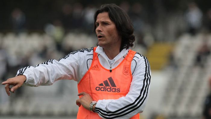 Napoli n-a semnat, dar va conduce mâine primul antrenament la Severin.** Jerry Gane va sta pe banca oltenilor, cu Ceahlăul!