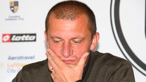 "Dorinel să-și vadă lungul nasului, ce caută la Steaua?"