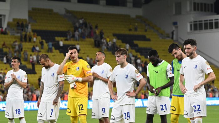 Moment șocant în timpul umilinței de la Tiraspol! Tatăl fotbalistului de la Farul l-a atacat direct pe Gică Hagi și i-a strigat din tribune: „Mor aici! Bagă-l și pe el. Ce ai cu el? Plânge copilul acasă. Gata, plecăm din România”