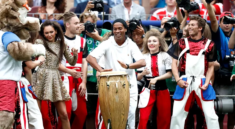VIDEO & FOTO | Ronaldinho, one-man show! Brazilianul a făcut spectacol la festivitatea de deschidere a finalei Mondialului din Rusia