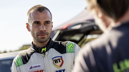Simone Tempestini, forțat să abandoneze la Rally di Roma Capitale din cauza unei coliziuni neașteptate cu o vacă! Ce s-a întâmplat