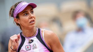 Mihaela Buzărnescu, campioană la turneul WTA de la Budapesta în proba de dublu! Al treilea titlu al carierei pentru româncă | VIDEO