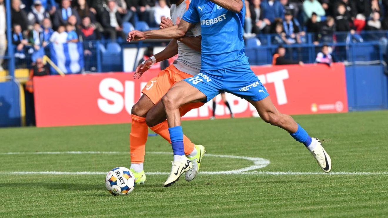 „Iarna-i ici, vara-i departe", pentru oltenii lui Rădoi. Craiova e singura echipă care nu-i dă gol lui Metaloglobus în acest campionat