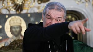 Gigi Becali a pornit revoluția împotriva lui Burleanu și Vassaras: cere arbitri străini la meciurile cu CFR Cluj și Farul! Patronul FCSB anunță o manifestație a fanilor: „Fac cerere la Parlament și la Guvern!” | VIDEO