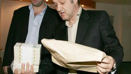 Verdict dur înainte de meciul crucial cu Vitoria Guimaraes: "FCSB se califică doar dacă își dau ăia cu stângul în dreptul" + O întrebare încuietoare pentru Becali: "Mai aduce bani de acasă?"    