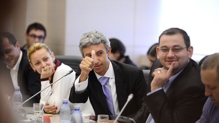 Dan Diaconescu a câștigat licitația pentru pachetul majoritar de acțiuni la Oltchim! "Oltchim a redevenit pământ românesc! Susțin 100% echipa de handbal"