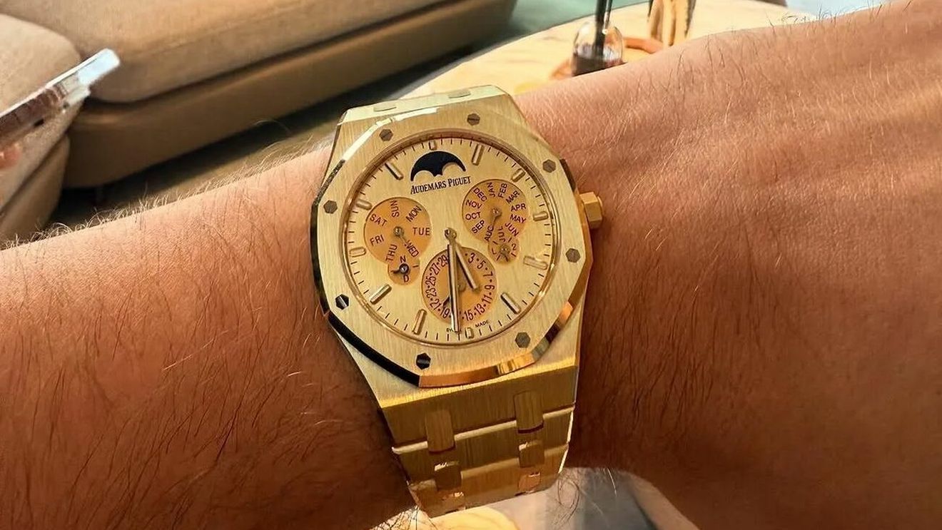 Milionarul și-a făcut cadou de ziua lui de naștere un ceas de 460.000 de euro!