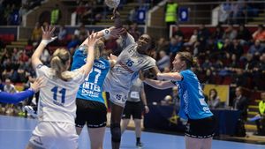 CSM București, record de goluri în Liga Campionilor la handbal feminin! Echipa lui Adi Vasile, distracție cu Buducnost Podgorica. GALERIE FOTO