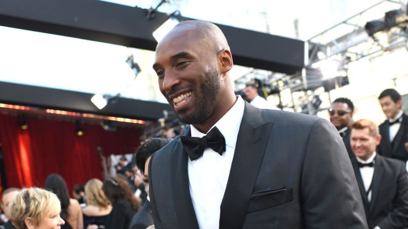 Rene, de la „Războiul Depozitelor”, a găsit o comoară ascunsă: zeci de perechi de încălțări, tricouri și obiecte ale lui Kobe Bryant! I le-a vândut văduvei baschetbalistului pentru o sumă confidențială