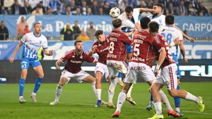 Universitatea Craiova - Rapid București 1-0, în etapa 5 din play-off-ul Superligii. Echipa olteană egalează liderul U Cluj, dar rămâne pe locul 2