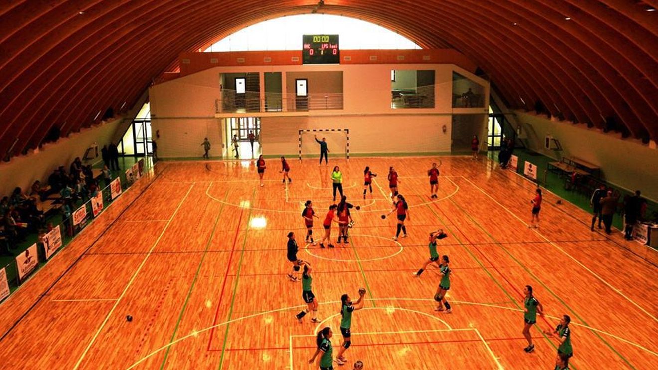 Turneul final de junioare 3, transformat într-o adevărată sărbătoare la Comănești. "Orașul nostru respiră handbal de înaltă calitate"