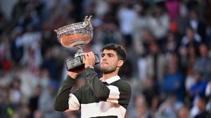 Carlos Alcaraz a câștigat Roland Garros 2025! L-a învins pe Jannik Sinner la capătul unei finale istorice, care a durat 5 ore și 29 de minute