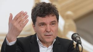 Nicușor Dan i-a răspuns direct lui David Popovici, după ce campionul olimpic a reproșat condițiile greu de suportat de la bazinul „Lia Manoliu”. Primarul Bucureștiului a avut un mesaj categoric