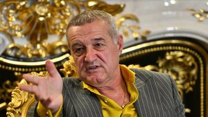 Gigi Becali își face singur tratamentul împotriva virusului HMPV. L-a șocat pe doctor: „Bă, tu cunoști vena mea mai bine ca mine? Eu îmi bag în venă!”. EXCLUSIV