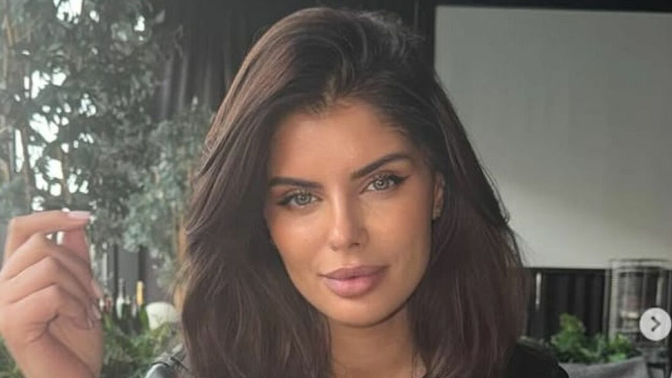 Ileana Lazariuc este absolut sclipitoare la 44 de ani. Fosta soție a lui Ion Ion Țiriac duce o viață discretă și plină de stil