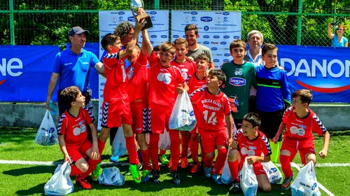 Alex Chipciu i-a premiat pe micii fotbalisti de la „Eliade” in Cupa Hagi Danone Bucuresti!