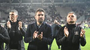 Adrian Mutu, schimbare radicală de când e antrenor! Ce a dezvăluit fostul său coleg înainte de Rapid - CFR Cluj: „Mă surprinde! La națională mereu făcea asta”