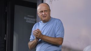 Dan Şucu bagă 1.450.000 de euro în stadion. Investiția totală este de 14.500.000 de euro