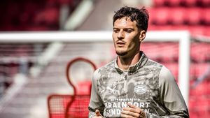 Avertisment pentru Dennis Man după transferul la PSV: „Să înțeleagă că nu merge la un campionat mai modest și joacă din gleznă”. Sfatul fostului jucător din Olanda: „Trece timpul”