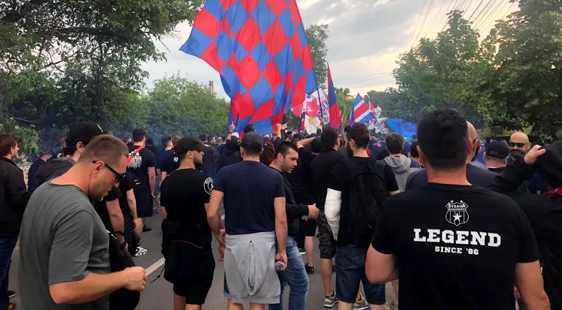 Suporterii Stelei au invadat Afumațiul înaintea meciului de baraj pentru promovarea în Liga 2. Autocarul cu jucătorii lui Daniel Oprița a ajuns la stadion escortat | FOTO și VIDEO