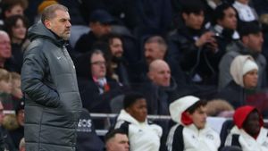"E vina ta, nu te mai ascunde". Ange Postecoglou, pus la zid deşi a învins-o pe Manchester United