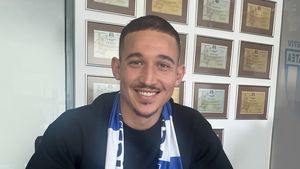 Brazilianul Alisson Safira vrea să-i impresioneze pe fanii Universităţii Craiova de la debut: „Sper să dau multe goluri şi numele meu să intre în istoria clubului"