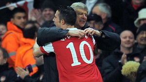 Van Persie la United, Wenger pregătește un RĂ‚SPUNS-ȘOC!** Ia un atacant de SUPER CLASĂ‚ cu toți banii primiți pentru olandez!