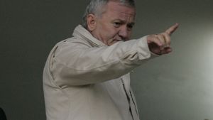 "Piți nu trebuie schimbat! Încă puțin și cerem și împușcarea lui!"