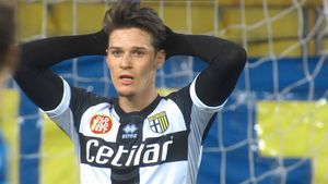 Echipa care a făcut oferta spectaculoasă de 12 milioane de euro pentru Dennis Man. Patronul Parmei a refuzat, deși românul putea să joace în Liga Campionilor