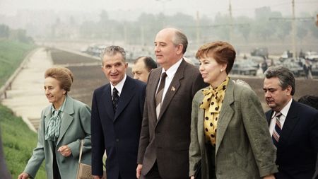 „Le-a dat o palmă rușilor”. Nicolae Ceaușescu a negociat cu americanii și a obținut pentru România tot ce și-a dorit