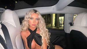 Ea este „hărțuitoarea de fotbaliști”. Blonda a terorizat 3 jucători de top și și-a schimbat numărul de 21 de ori pentru că o blocau: „Nu mai puteam dormi noaptea!” | GALERIE FOTO